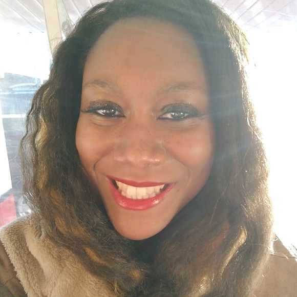 Meet your Posher, Rolanda - Picture 1 of 1